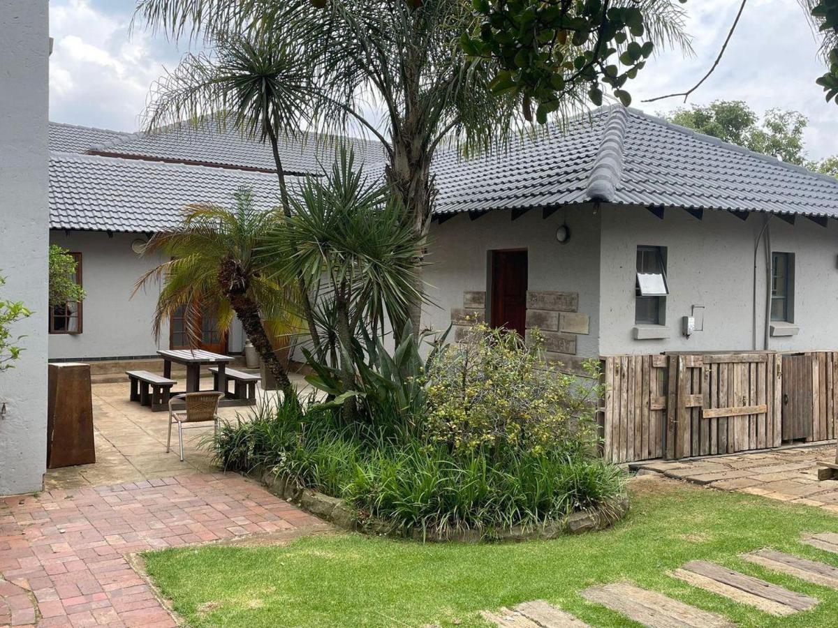 Africa Footprints Lodge Kempton Park Exterior photo